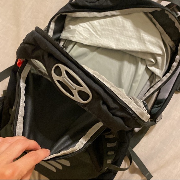 Osprey escapist 18 backpack - gently used - Picture 3 of 15